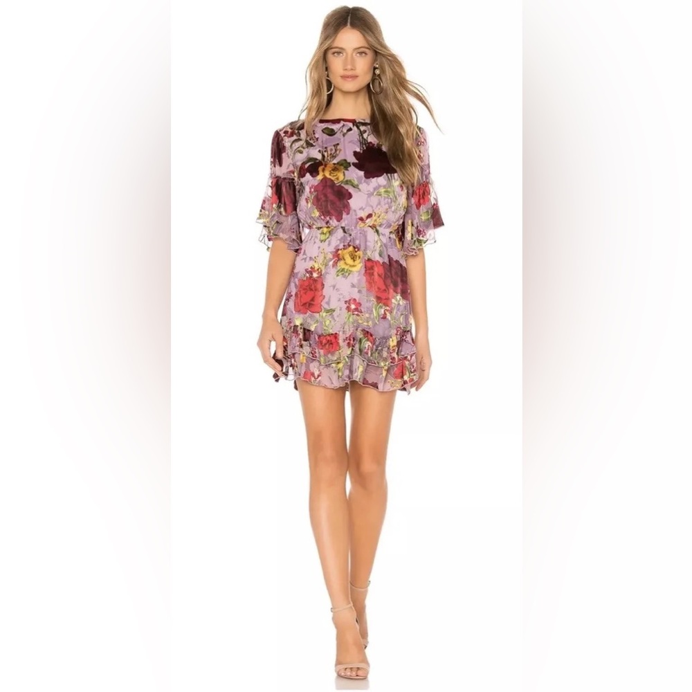 Alice + Olivia 
KATRINA dress In Water Lotus Lavander